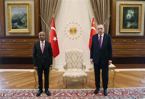 B­ü­y­ü­k­e­l­ç­i­l­e­r­­d­e­n­ ­C­u­m­h­u­r­b­a­ş­k­a­n­ı­ ­E­r­d­o­ğ­a­n­­a­ ­g­ü­v­e­n­ ­m­e­k­t­u­b­u­